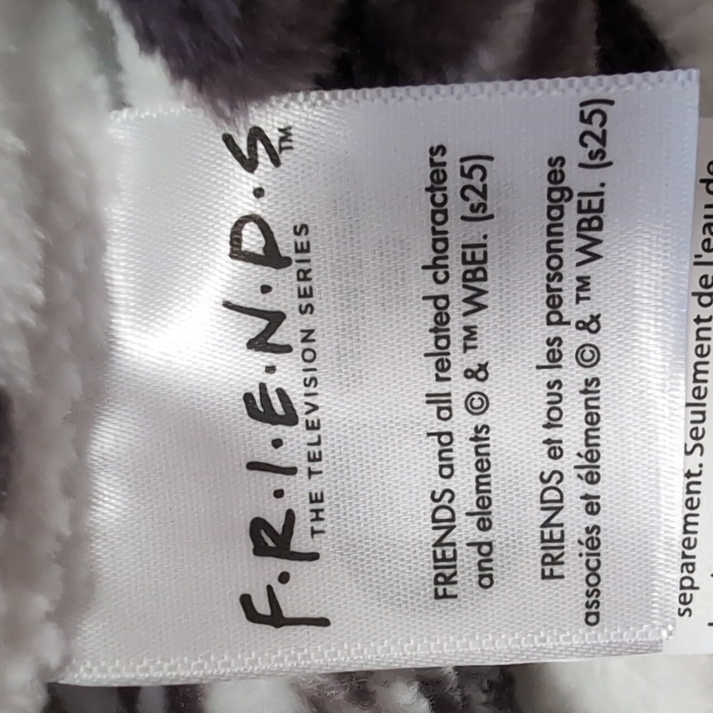 FRIENDS Central Perk ☕ Coffee Theme Cozy Plush Throw Blanket - Picture 6 of 7